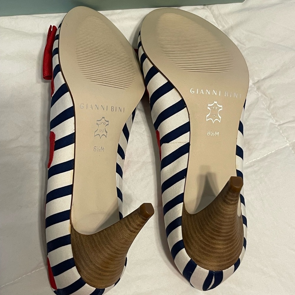 Brand new in box, never worn Gianni Bini pumps - Picture 5 of 7
